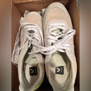 Worn Once Veja V-10 (Used)!